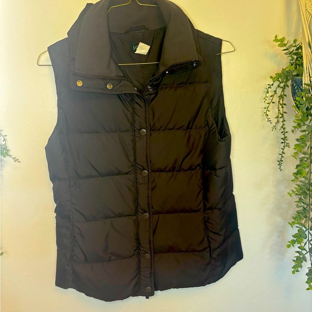 EUC J.Crew puffer vest in chocolate brown. Size M.